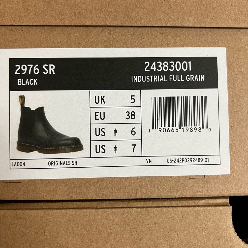 Mens Size 6 / Womens 7 Dr. Martens 2976 SR Black Classic Leather Chelsea Boots - Picture 2 of 9